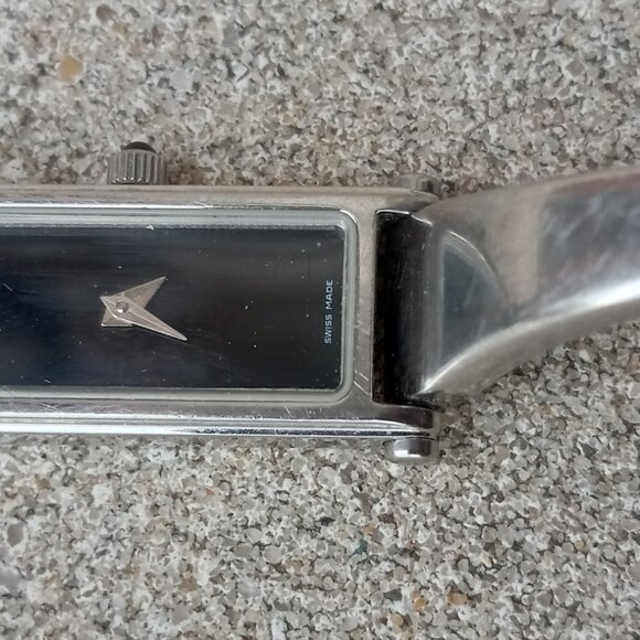 Gucci Silver & Black, Swiss Made, Quartz Ladies Watch - Picture 6 of 15